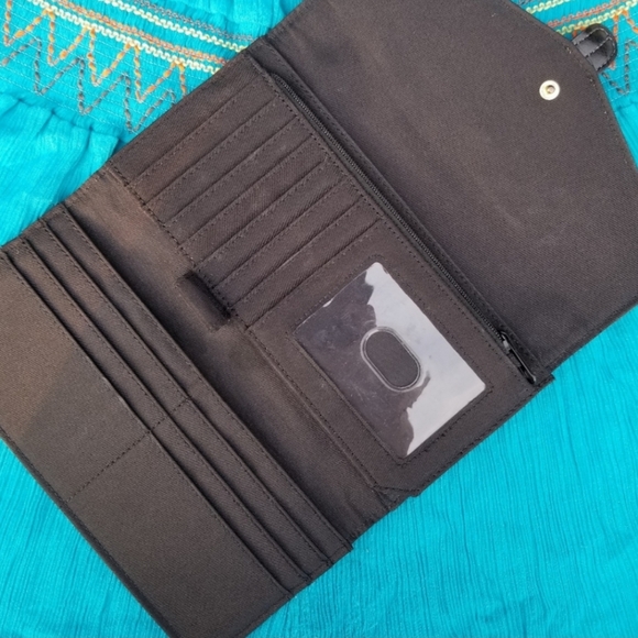 Etienne Aigner trifold wallet - Picture 3 of 5